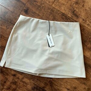 Aritzia roundup skort